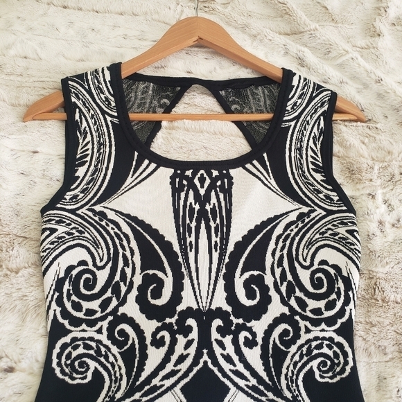 GUESS BLACK AND WHITE "ORNATE" PAISLEY BODYCON MINI-DRESS  SIZE SMALL - Picture 7 of 16